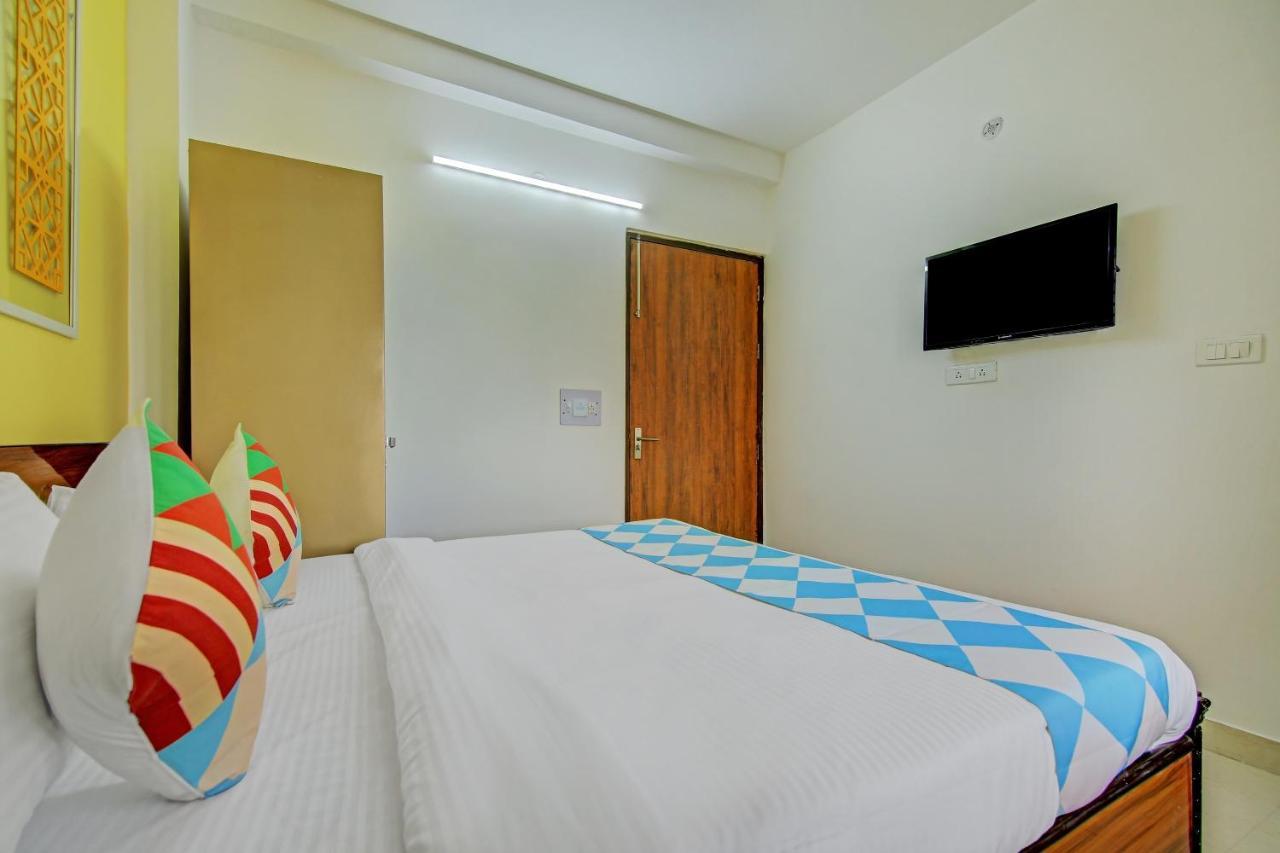 Guest house Oyo Plot No40 Dwarka Near Dwarka Sector 21 Metro Station New Delhi